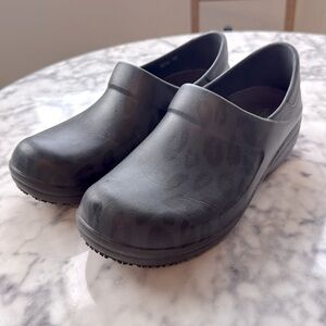 Crocs Women's Felicity Leopard Print Clogs W 10